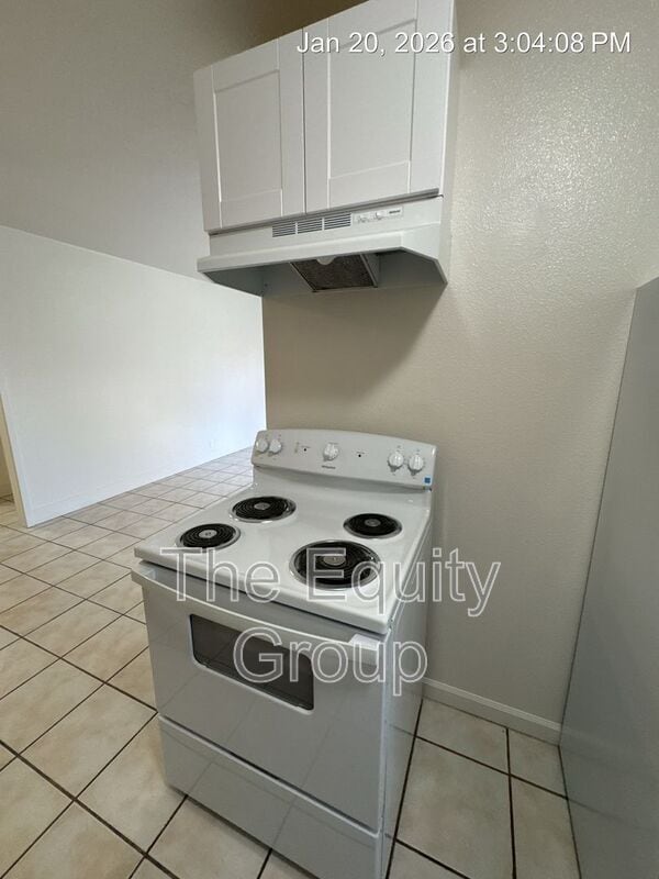 Building Photo - 320 S Crespi Ave