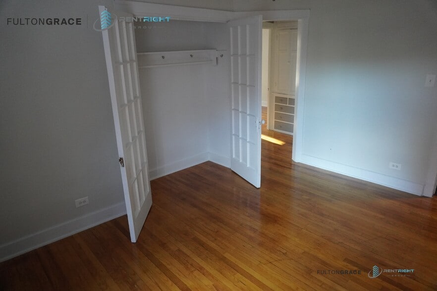 Building Photo - 1700-1710 W Albion