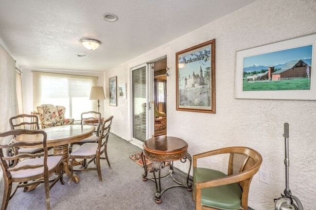 Building Photo - 1 Bedroom Casita with Pool Access!