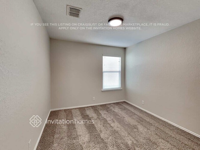 Building Photo - 114 Finch Knoll