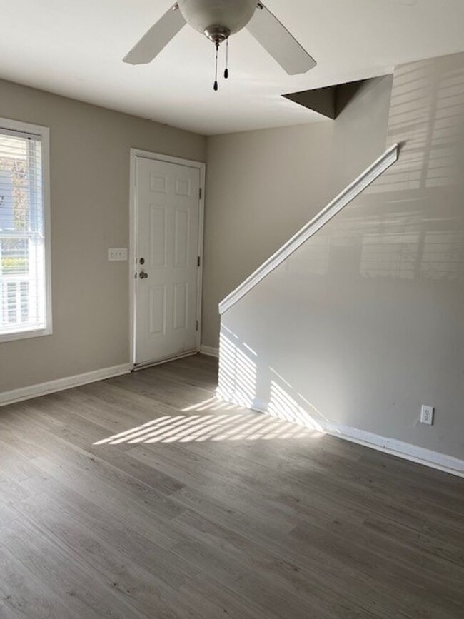 Building Photo - Townhomes In Dallas