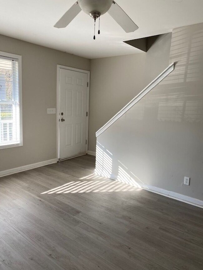 Building Photo - Townhouses In Dallas