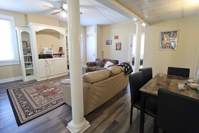 Building Photo - 4BR/2.5BA Urban Charm Meets Creative Energ...
