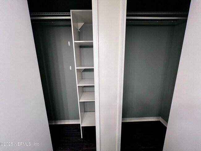 Building Photo - 2024 Oak Water Dr