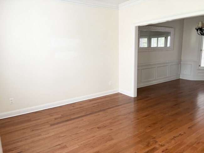 Building Photo - 403 Dogwood Way