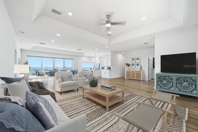 Building Photo - 1909 Gulfview Dr