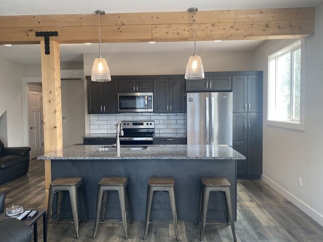 Building Photo - Year Round Rental- 4 bedroom, 2.5 bath in ...
