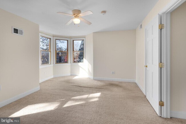 Building Photo - 4841 Cedar Ave