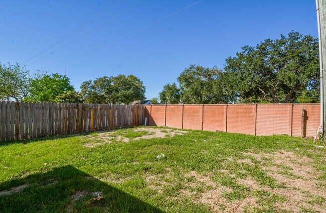 Building Photo - Charming Home for Rent in Southwest Houston !