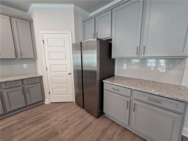 Building Photo - 7325 Yewtree Dr