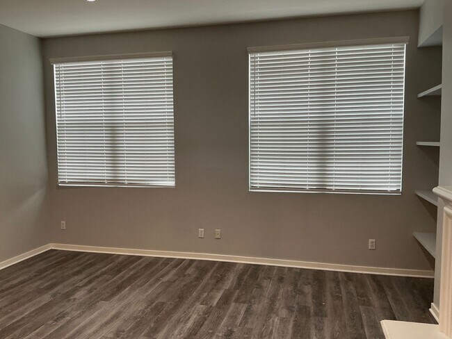 Building Photo - 3 Bedroom 3 Bath Townhouse Style Condo at Depot Walk in Orange