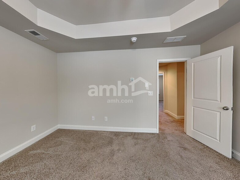 Building Photo - 30 Pratt Dr