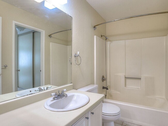 Building Photo - "Charming 2-Bed, 2-Bath Menlo Park Retreat...