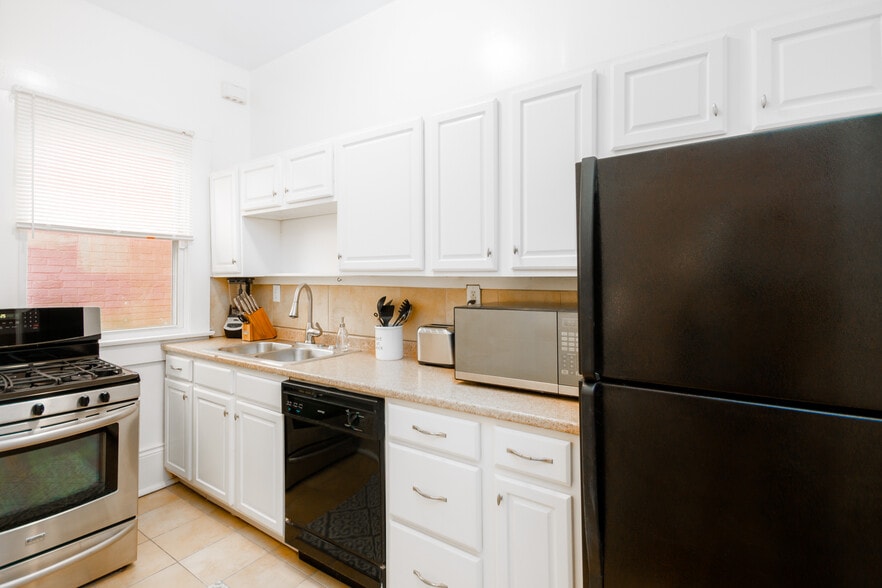 Kitchen - 4221 Prytania St