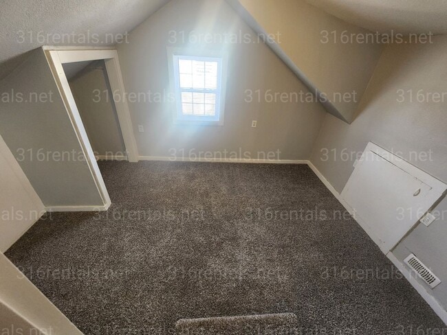 Building Photo - $1,149 - 4 bedroom / 2.5 bathroom - Single Family Home