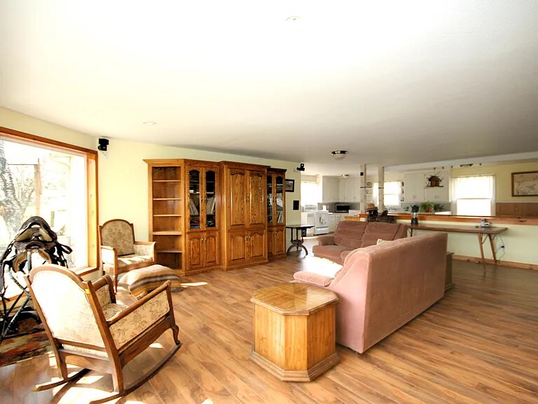 Building Photo - 734 Powell Creek Rd