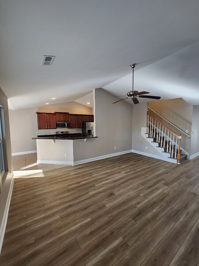Building Photo - 223 Leadoff Dr