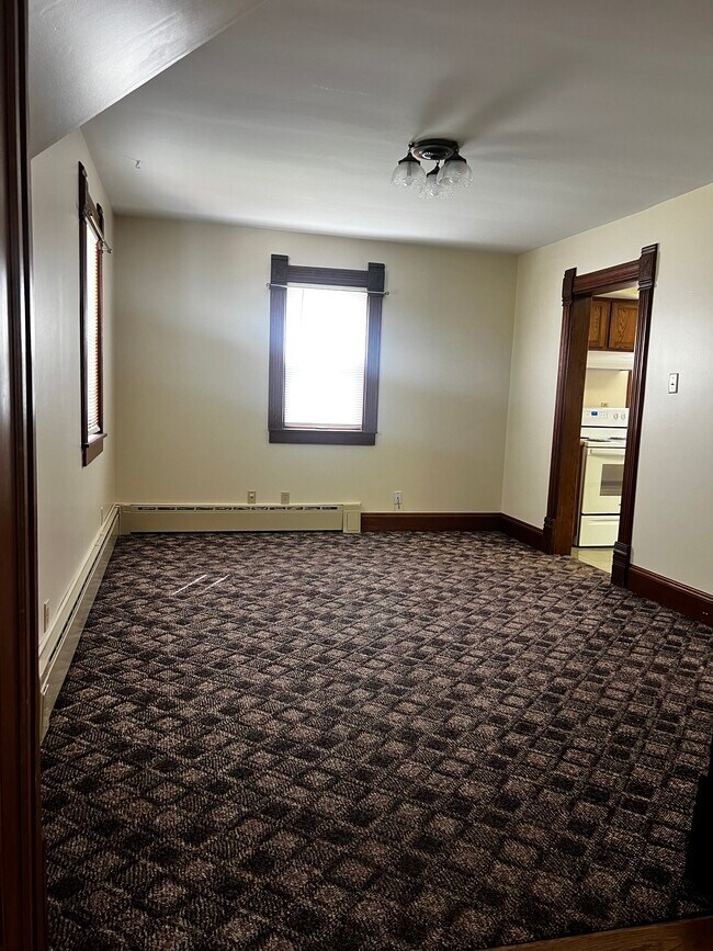 Building Photo - 700 E Sangamon Ave