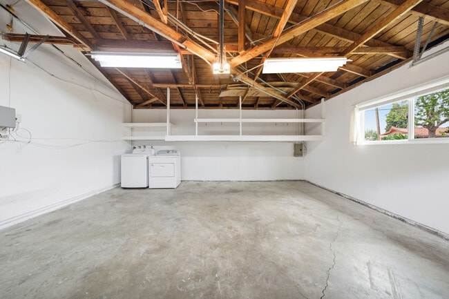 Building Photo - 2118 Ernest Ave