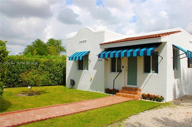 Building Photo - 2253 SW 10th St