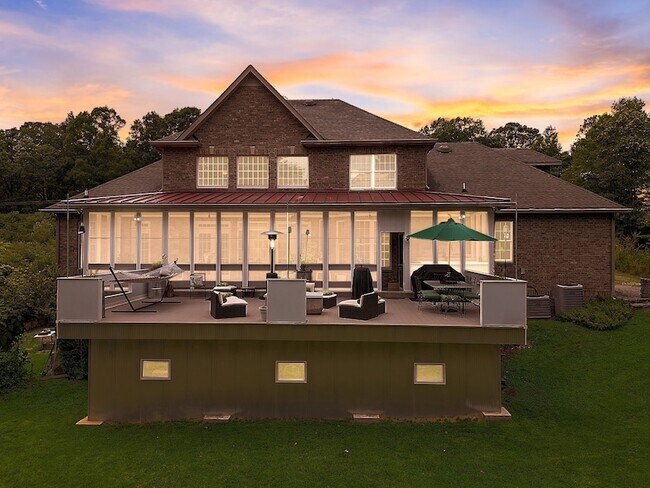 Building Photo - 8745 Old Charlotte Pike