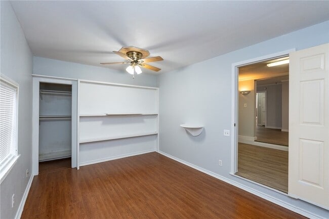Building Photo - 706 Pennington Dr