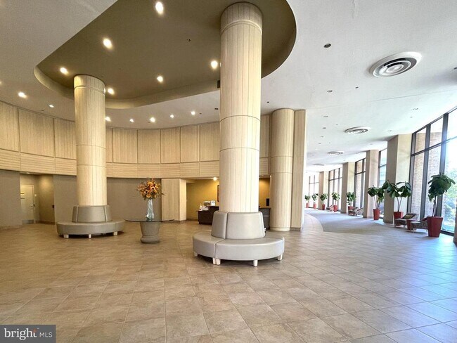 Building Photo - 1805 Crystal Dr