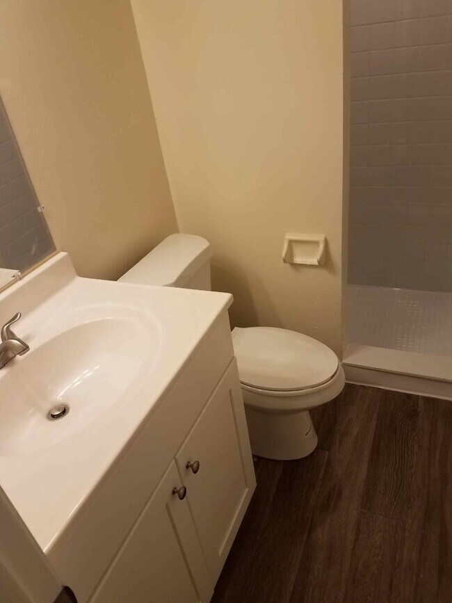 Building Photo - 416 N Grandview Ave