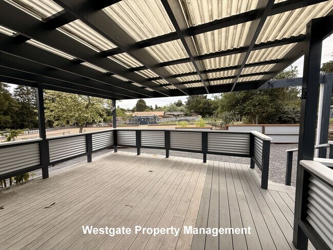 Building Photo - 985 Eastman Ln