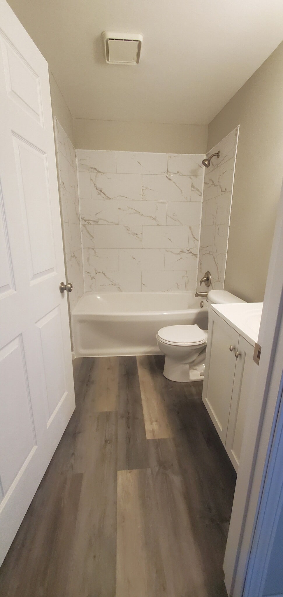 Building Photo - 325 W 9th St