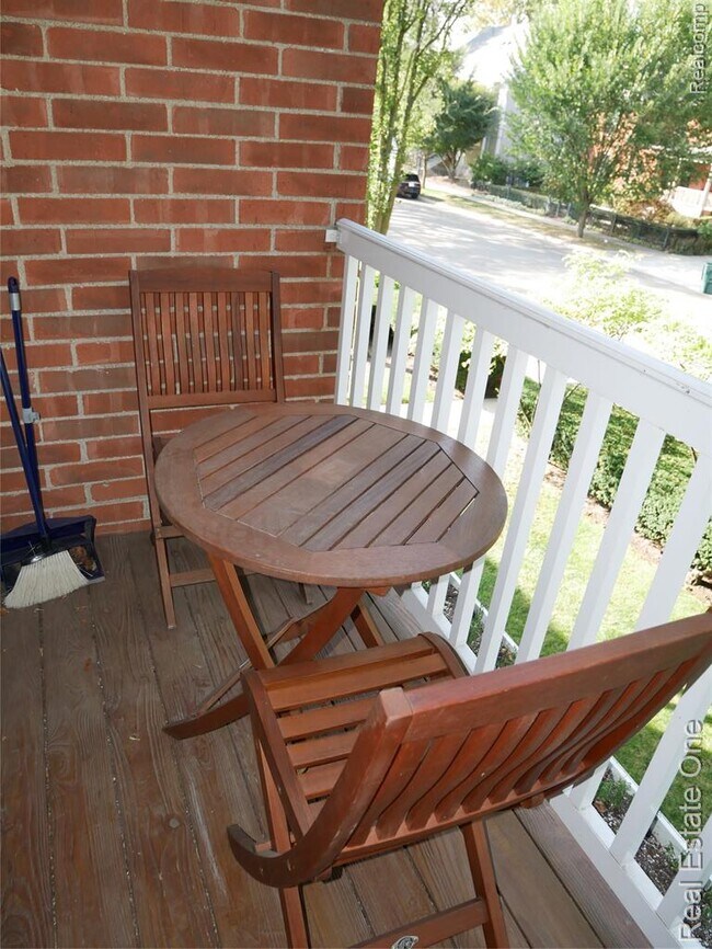 Building Photo - 444 Chester St