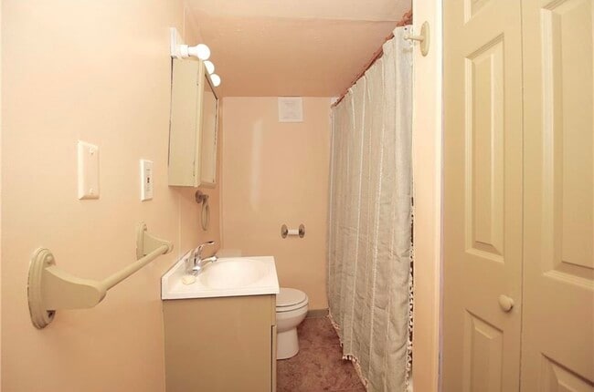 Building Photo - 301 S 3rd St