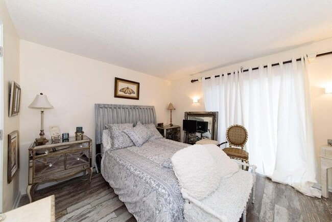 Building Photo - 59 Bedford E