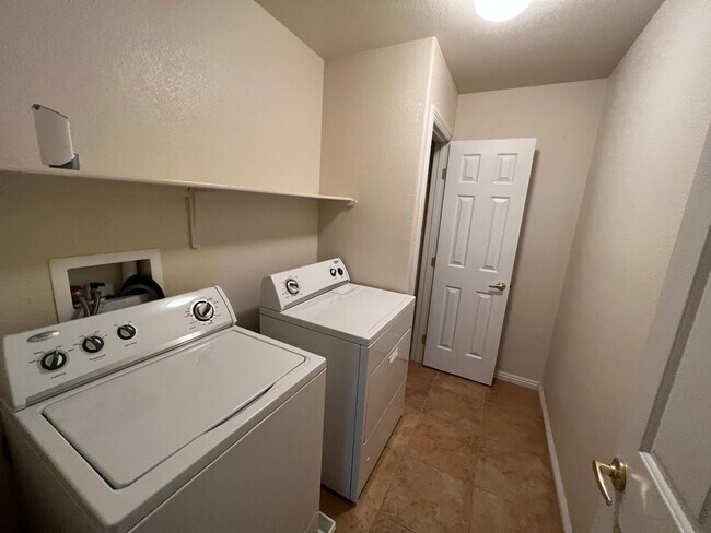 Building Photo - Coming Soon!!! 8-1-25 Great former model h...