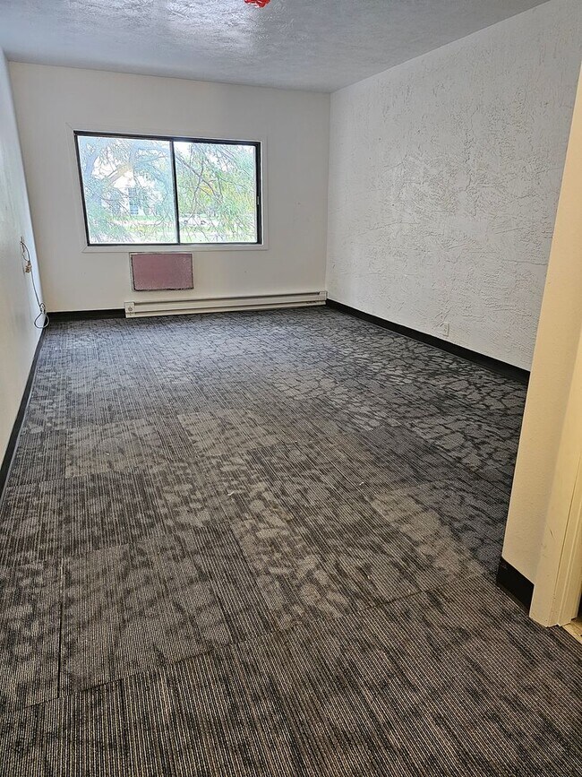 Building Photo - We have weekly options as well