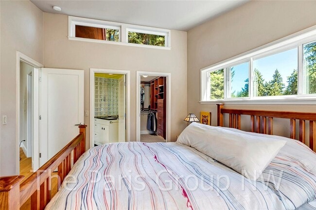 Building Photo - Extraordinary Custom Enatai Home *4min to DT Bellevue *High End Finishes * Central AC *EV Charger