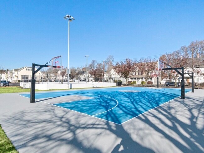 Building Photo - 180 River St