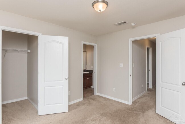 Building Photo - 8770 Kennedy Dr