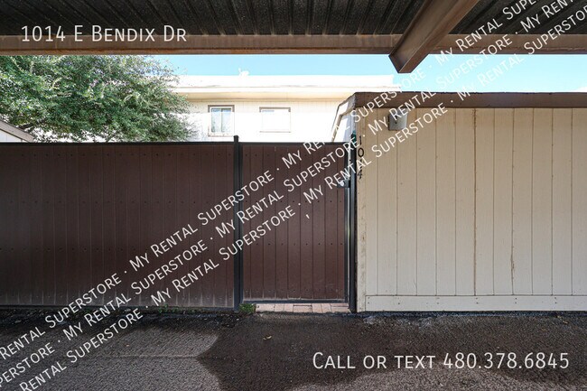 Building Photo - 1014 E Bendix Dr