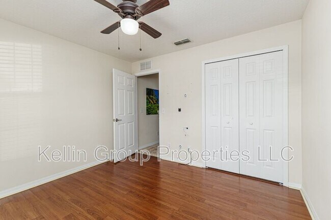 Building Photo - 7233 Wakeview Dr