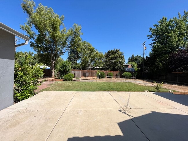 Building Photo - Spacious 3 bed 1bath home available in Ard...