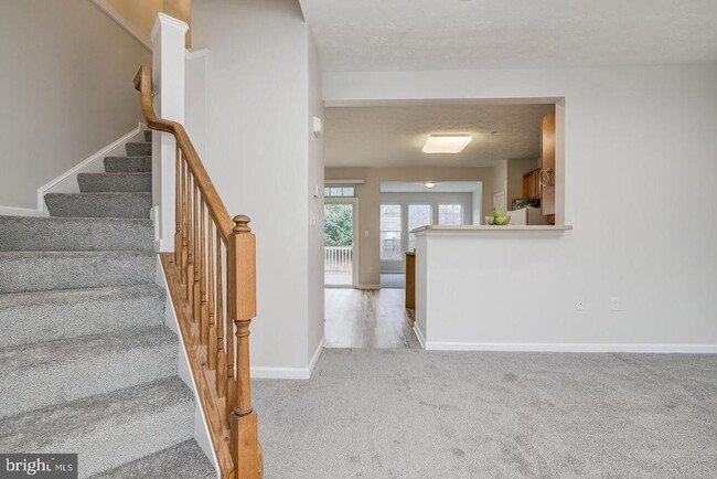 Building Photo - 1432 Pangbourne Way