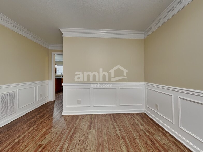 Building Photo - 5523 Golden Gate Rd