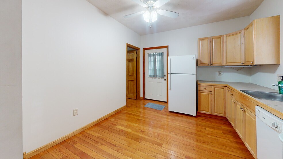 Building Photo - 64 Paris St