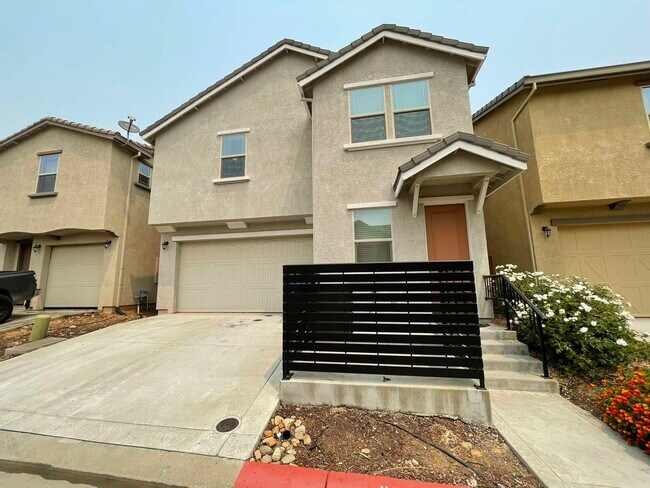 Building Photo - 677 Addison Ln