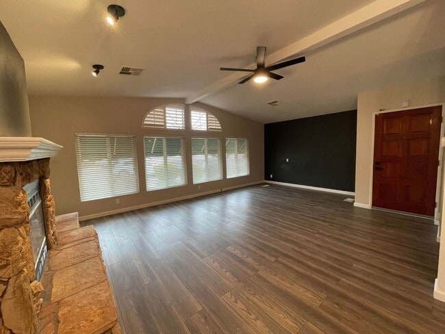 Building Photo - Beautifully remodeled Two Bedroom Two Bath...
