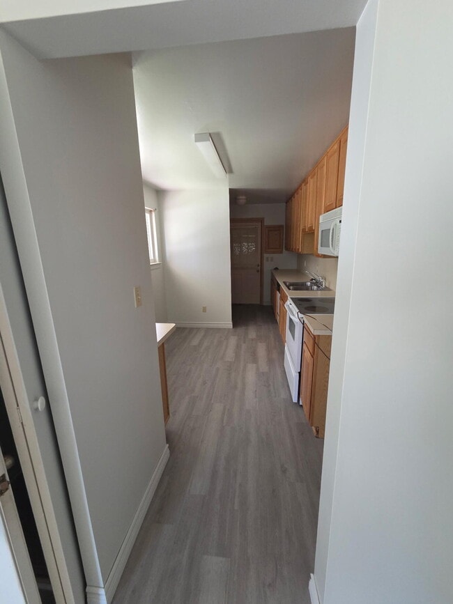 Building Photo - 672 Linda Vista Dr