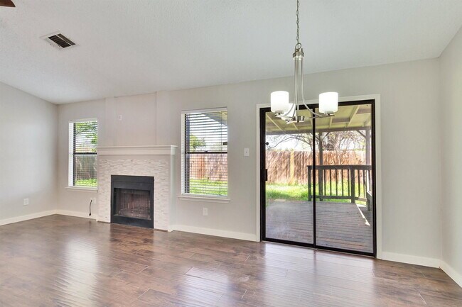Building Photo - 2104 Agarita Trail