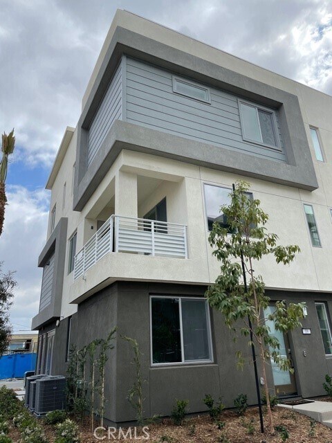 Building Photo - 1860 S Westside Dr