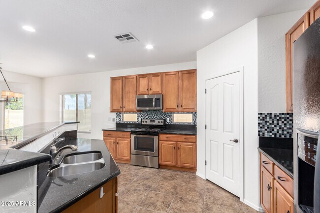 Building Photo - 15668 W Meadowbrook Ave